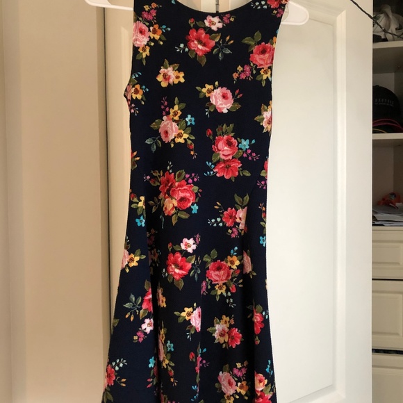 Sporty Floral Mini Dress - Picture 5 of 5